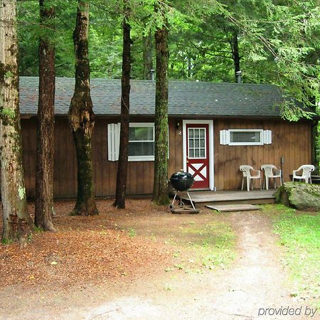 Stowe Cabins In The Woods Waterbury Exterior photo